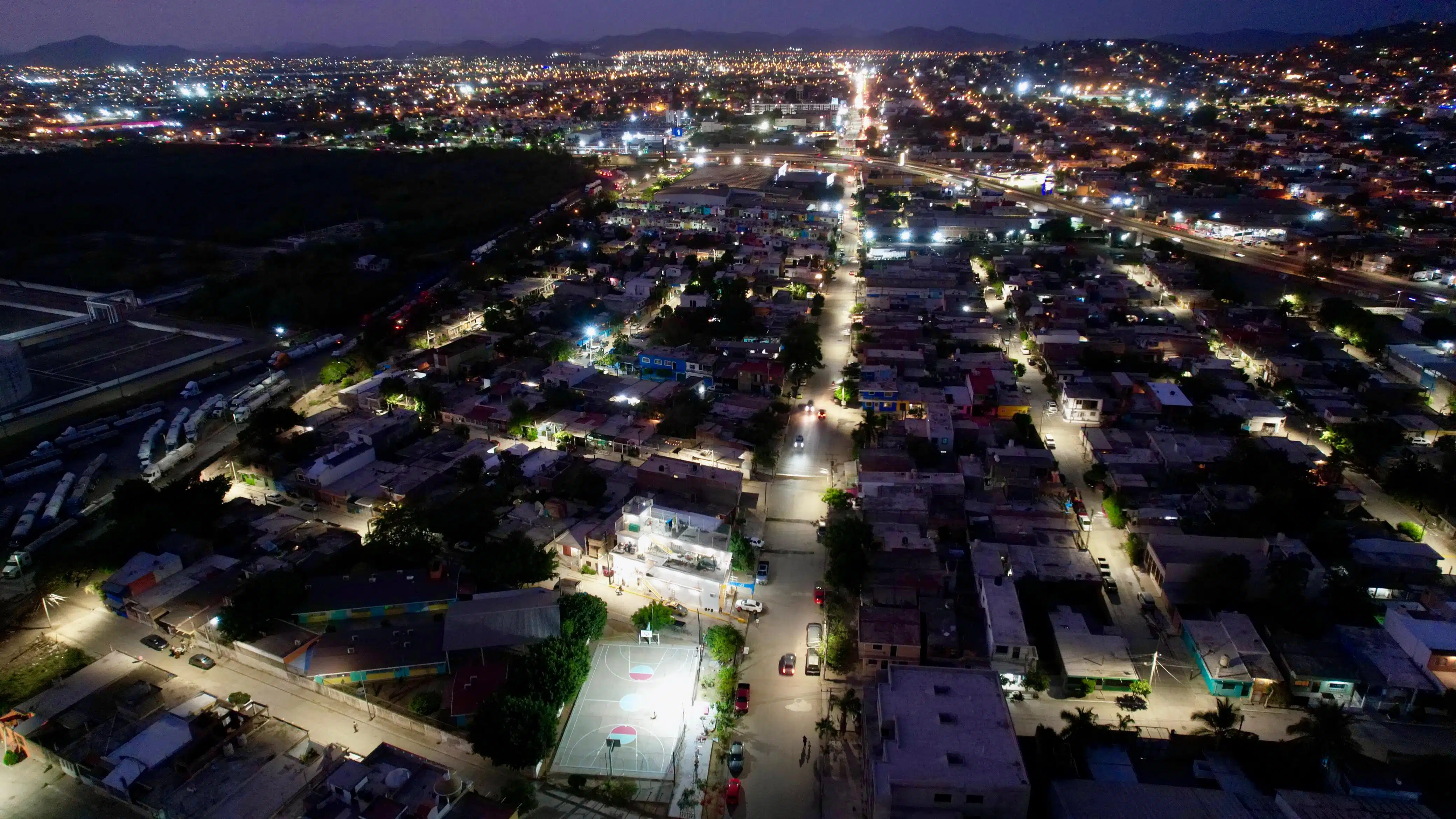 Todo Mazatlán será iluminado con este moderno sistema de luminarias, gracias a que se distribuyen los recursos de manera equitativa.