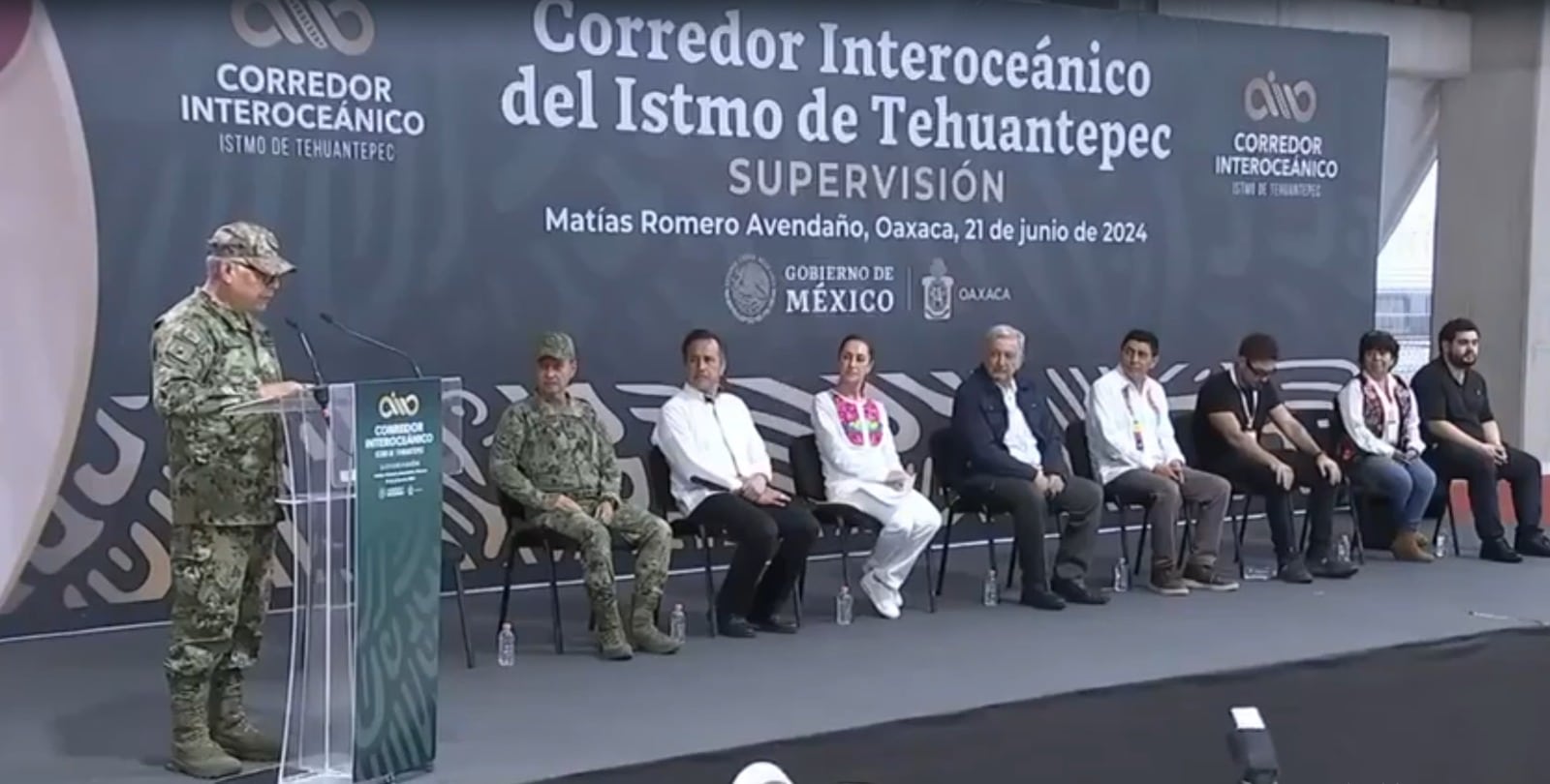 Primer saludo a claudia del Ejército