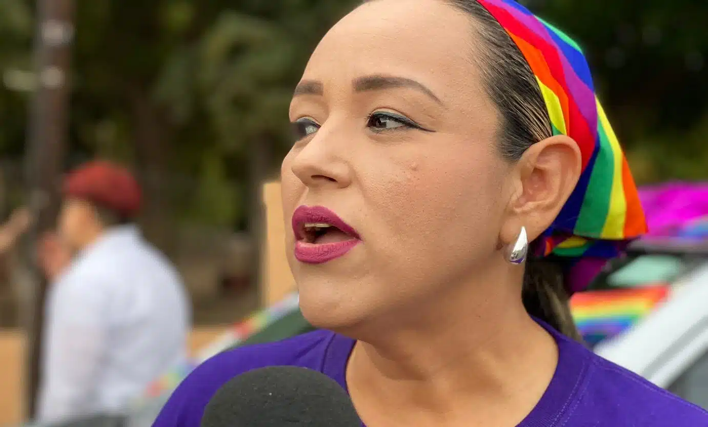 Xóchitl Soto Fierro en la marcha LGBTQ en Guasave