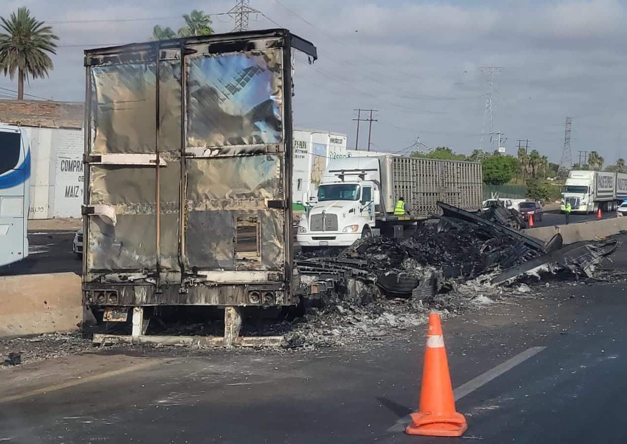 área cerrada donde ocurrió incendio de tráiler