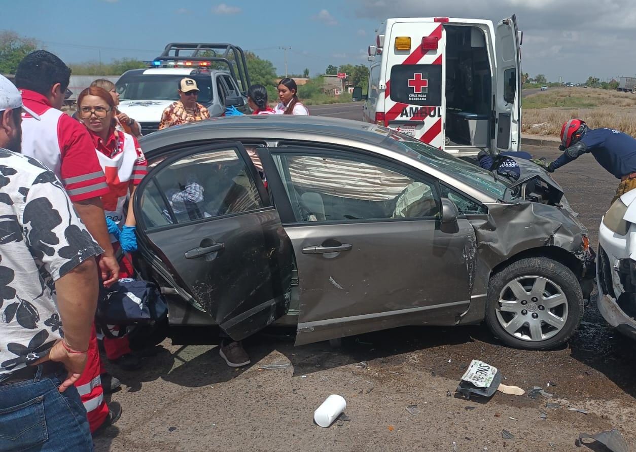 Accidente sobre la México 15 en Guasave