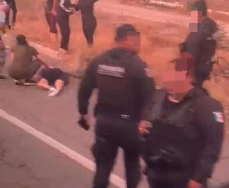 Policías municipales en zona donde ocurrió atropello