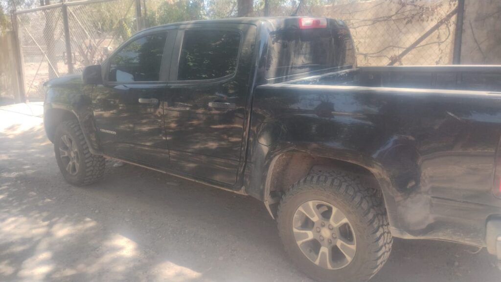 Camioneta tipo pick up de la marca Chevrolet asegurada en Culiacán 