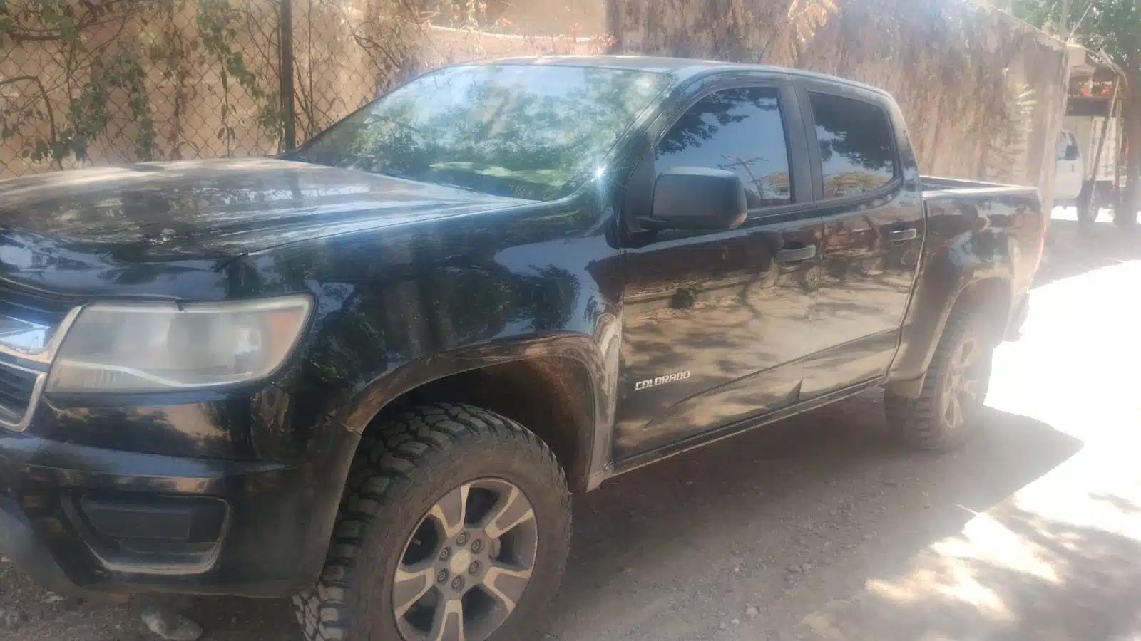 Camioneta tipo pick up de la marca Chevrolet asegurada en Culiacán