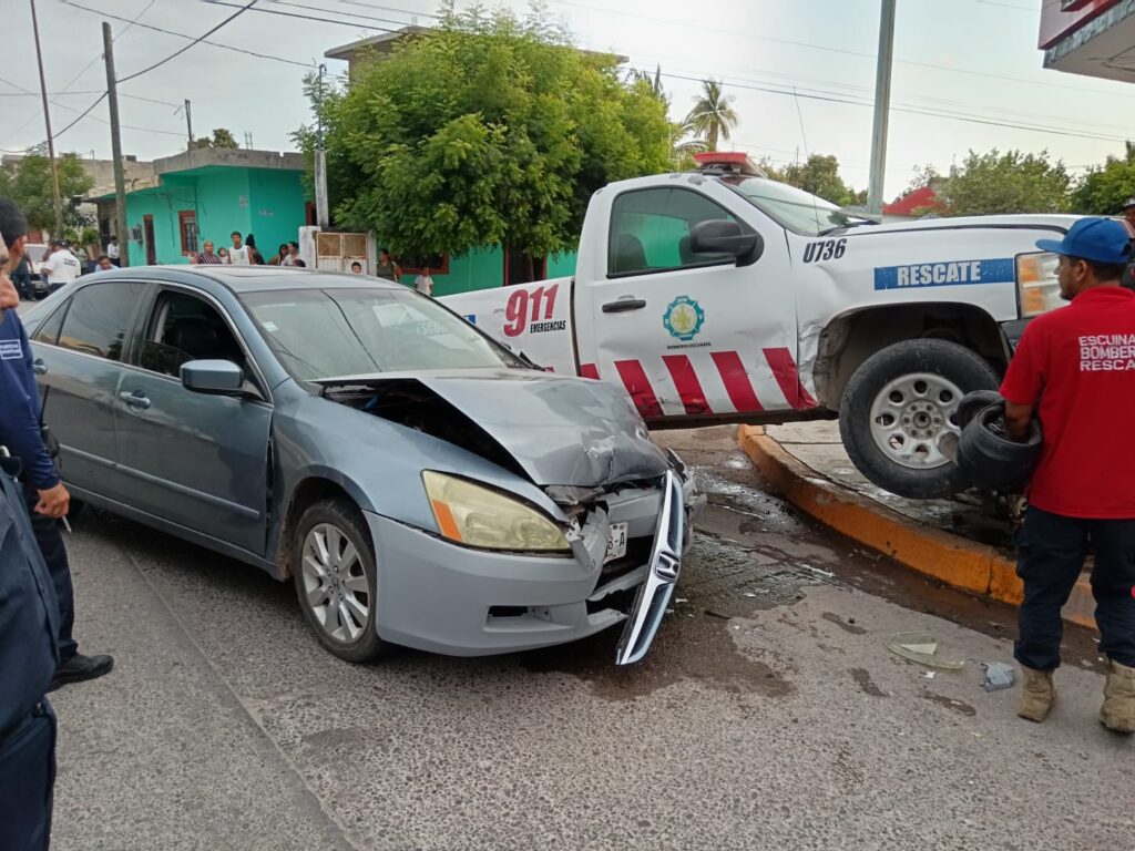 El accidente ocurrió en la cabecera municipal de Escuinapa.