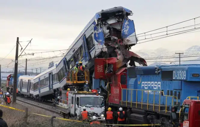 Choque de trenes deja 2 muertos y 9 heridos en Chile