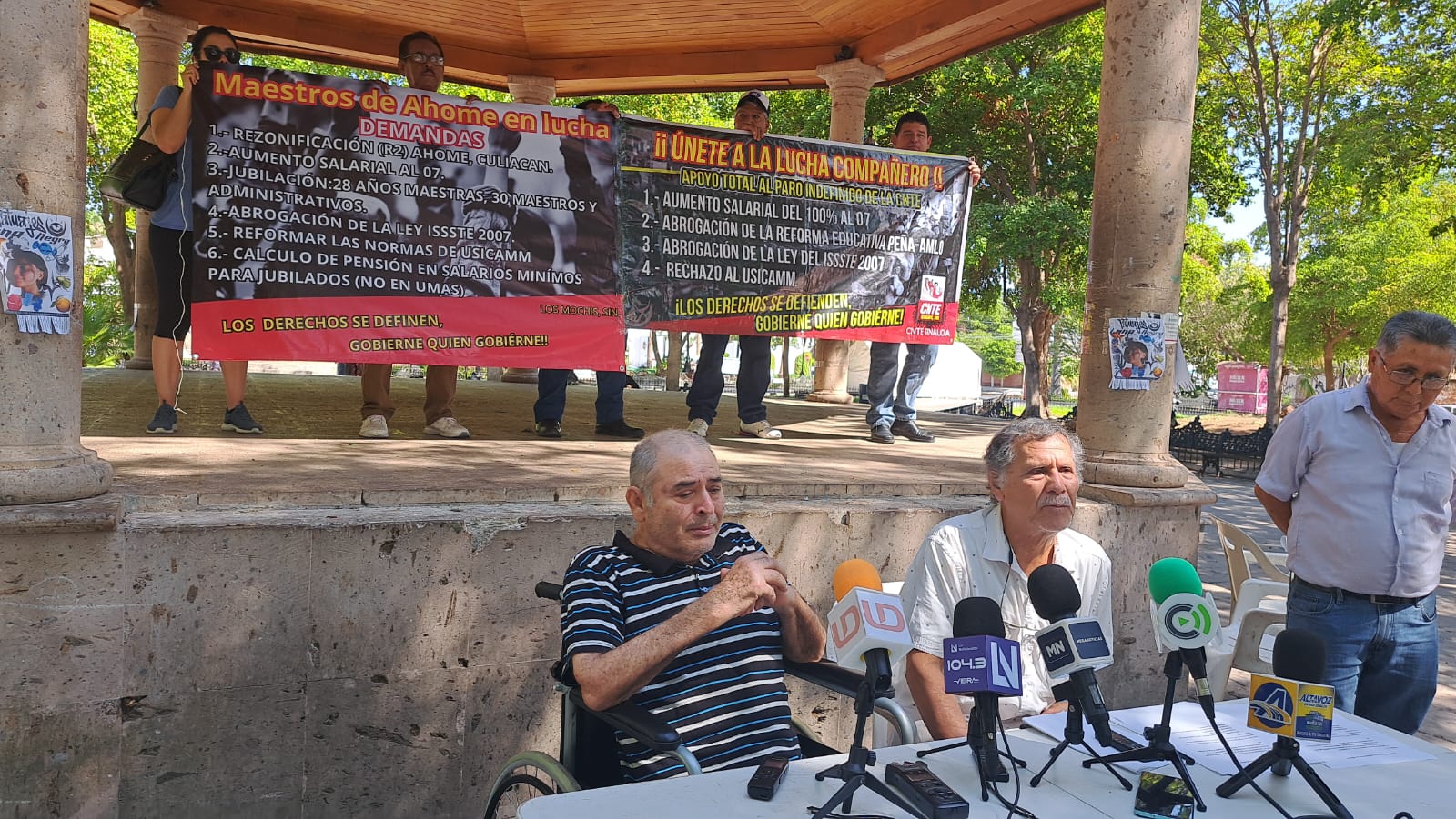 Trabajadores de la educación en rueda de prensa