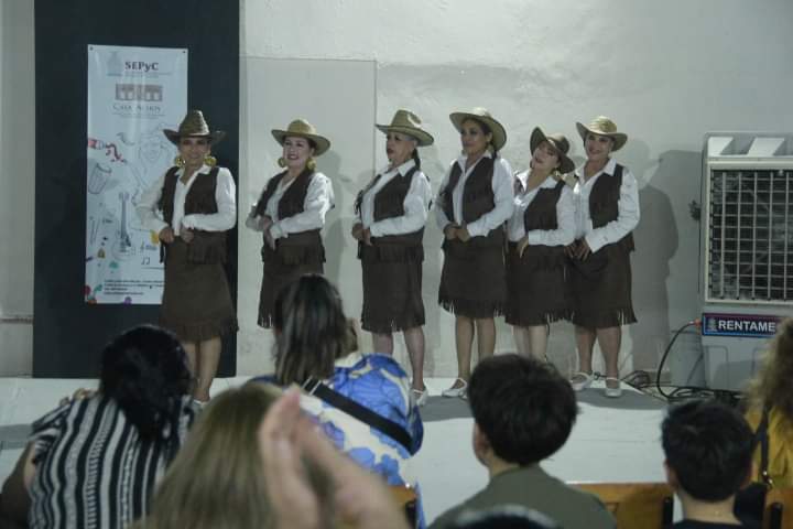 Señoras en bailable