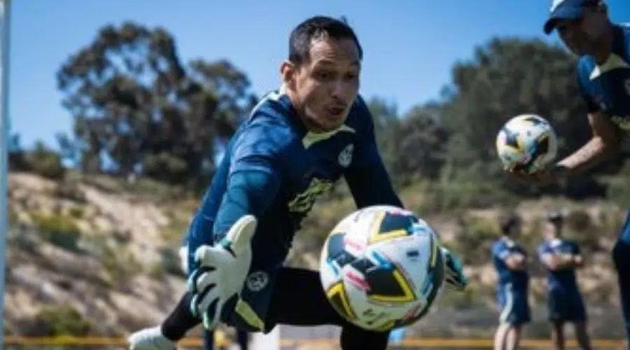 El arquero mazatleco continuará su carrera con el actual bicampeón del futbol mexicano a sus 37 años de edad.