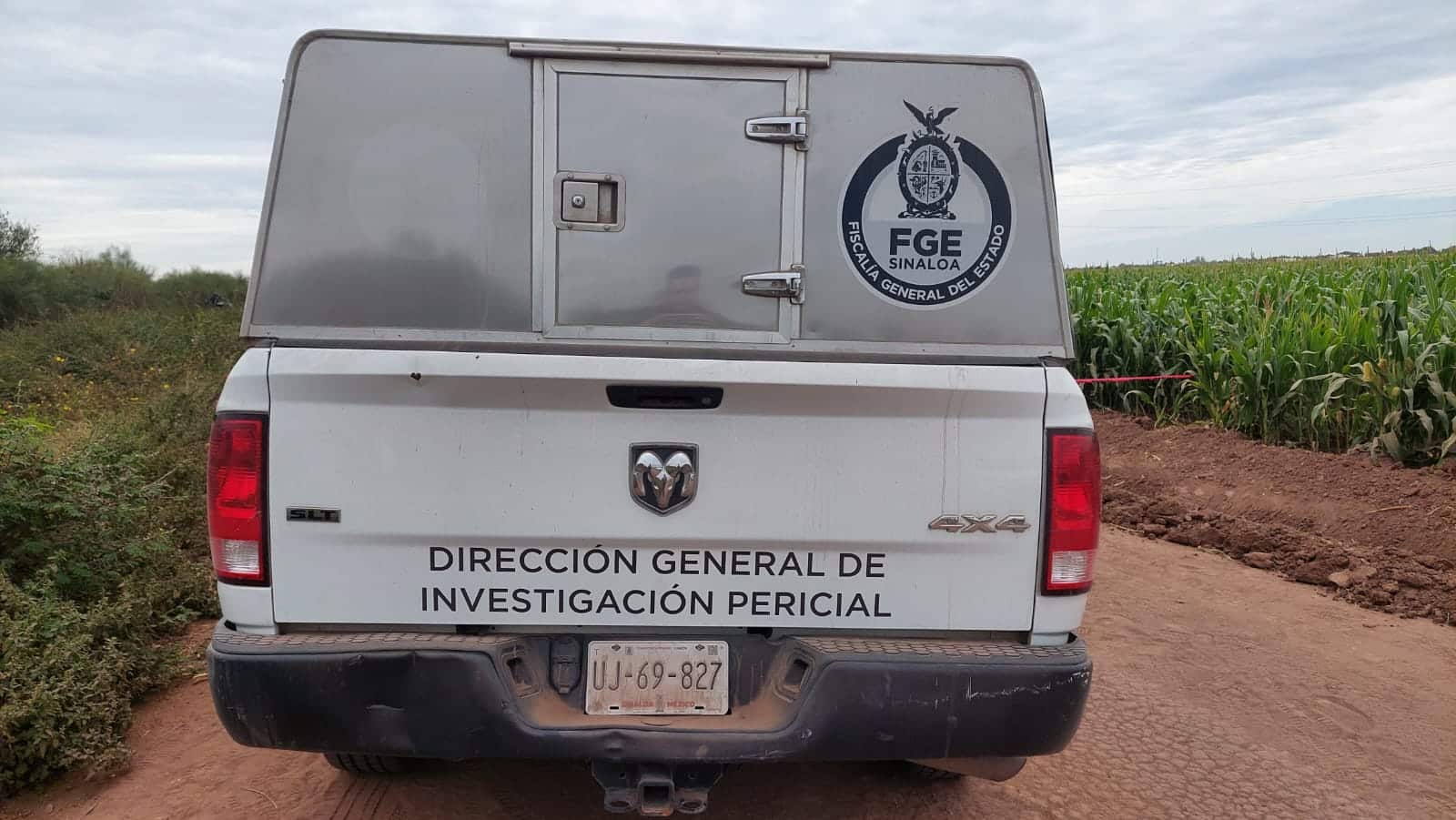 Camioneta de la Dirección de Investigación Pericial