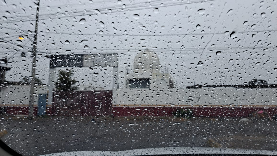 Gotas de lluvia sobre vidrio