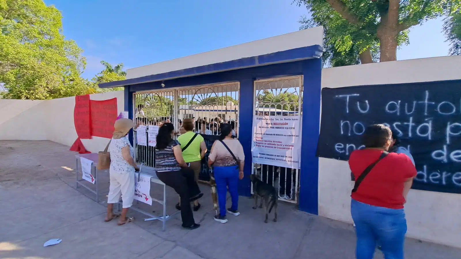 toman escuela Secundaria “Benito Juárez”de Batamote en Guasave y piden destituir al director