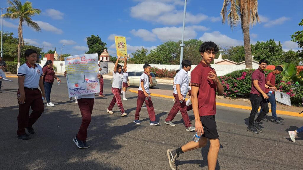 Marcha de alumnos por aniversario de centros de rehabilitación
