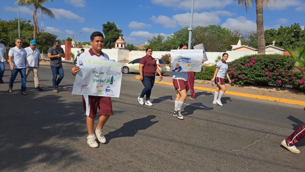 Marcha de alumnos por aniversario de centros de rehabilitación