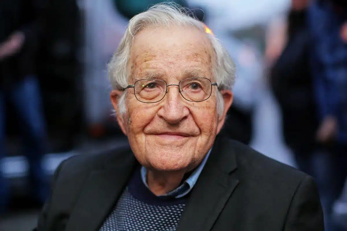 Noam Chomsky, lingüista y filósofo