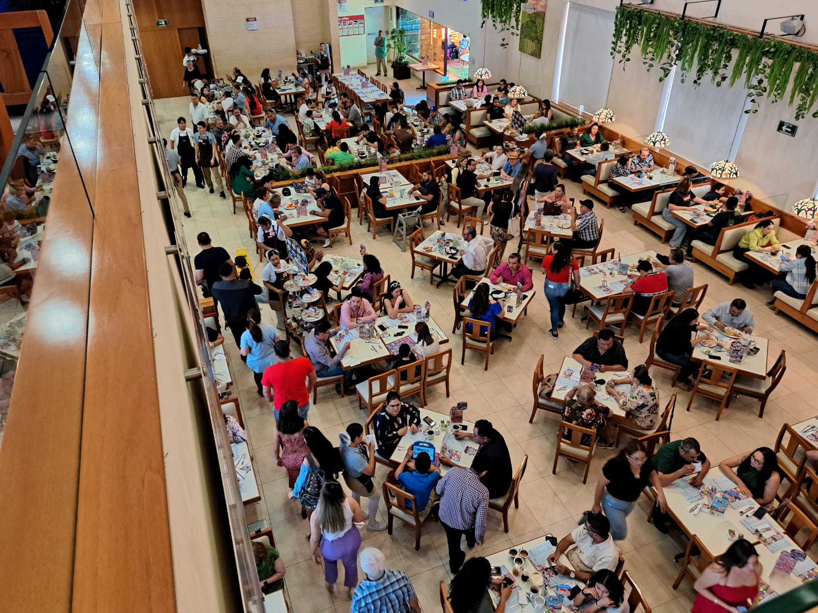 Festejan a los padres en restaurante de Los Mochis
