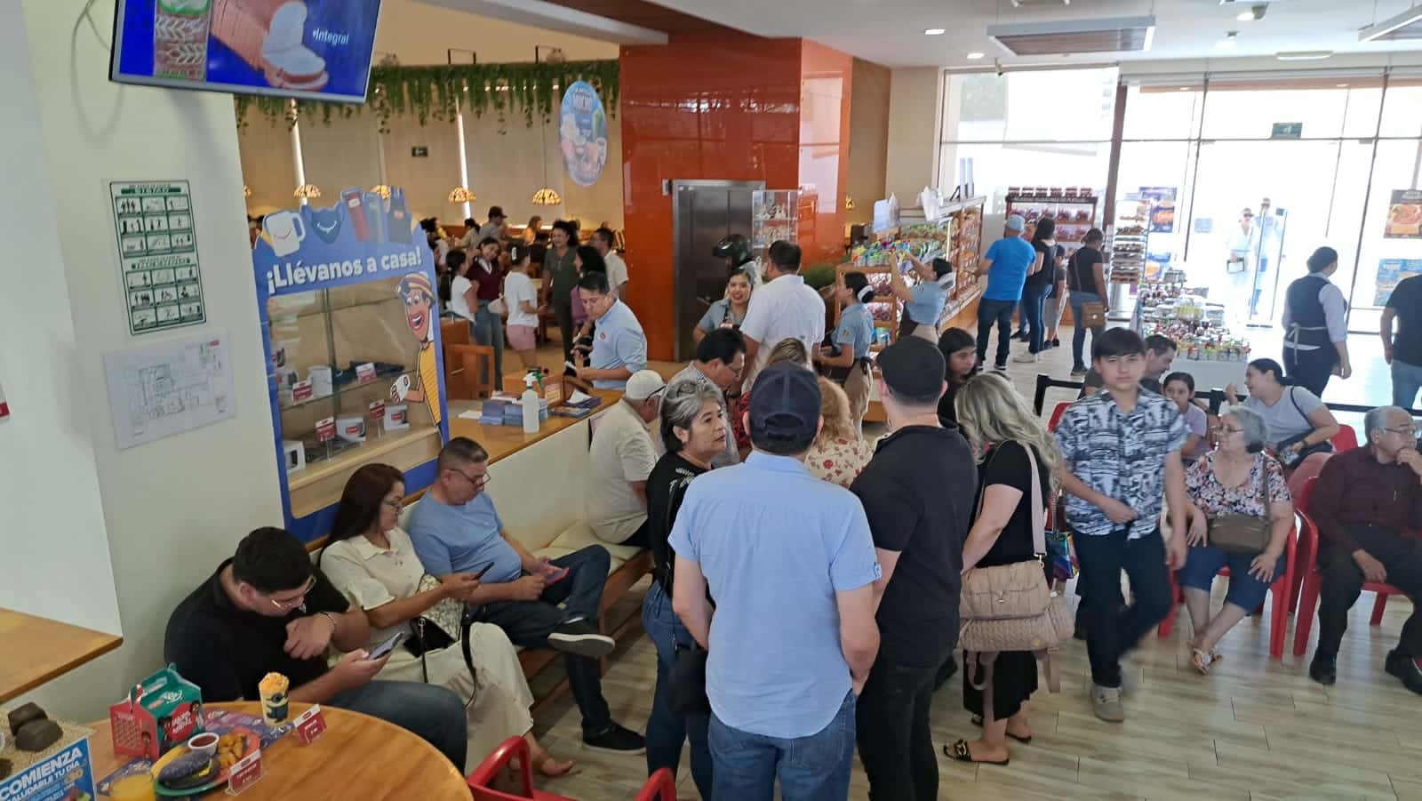 Festejan a los padres en restaurante de Los Mochis