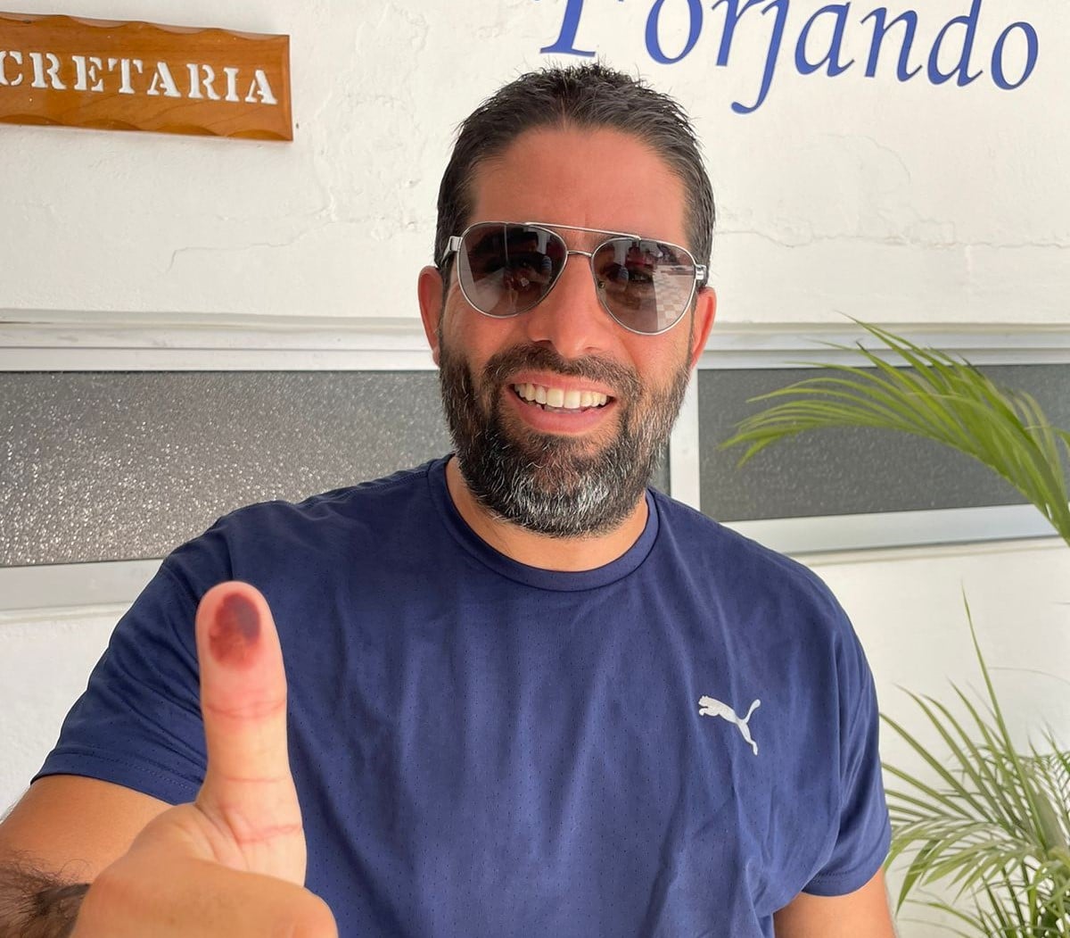Carlos Vela, director del Club Mazatlán FC después de emitir su voto