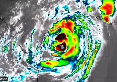A punto de su segundo impacto, Beryl es de nuevo huracán