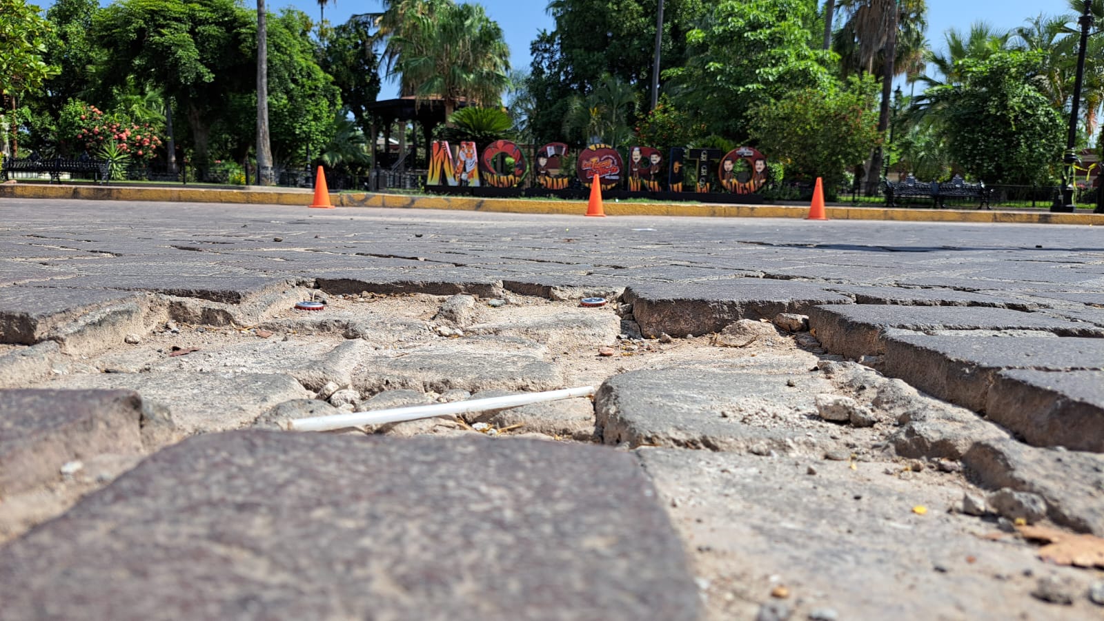 ADOQUIN DETERIORADO EN MOCORITO1