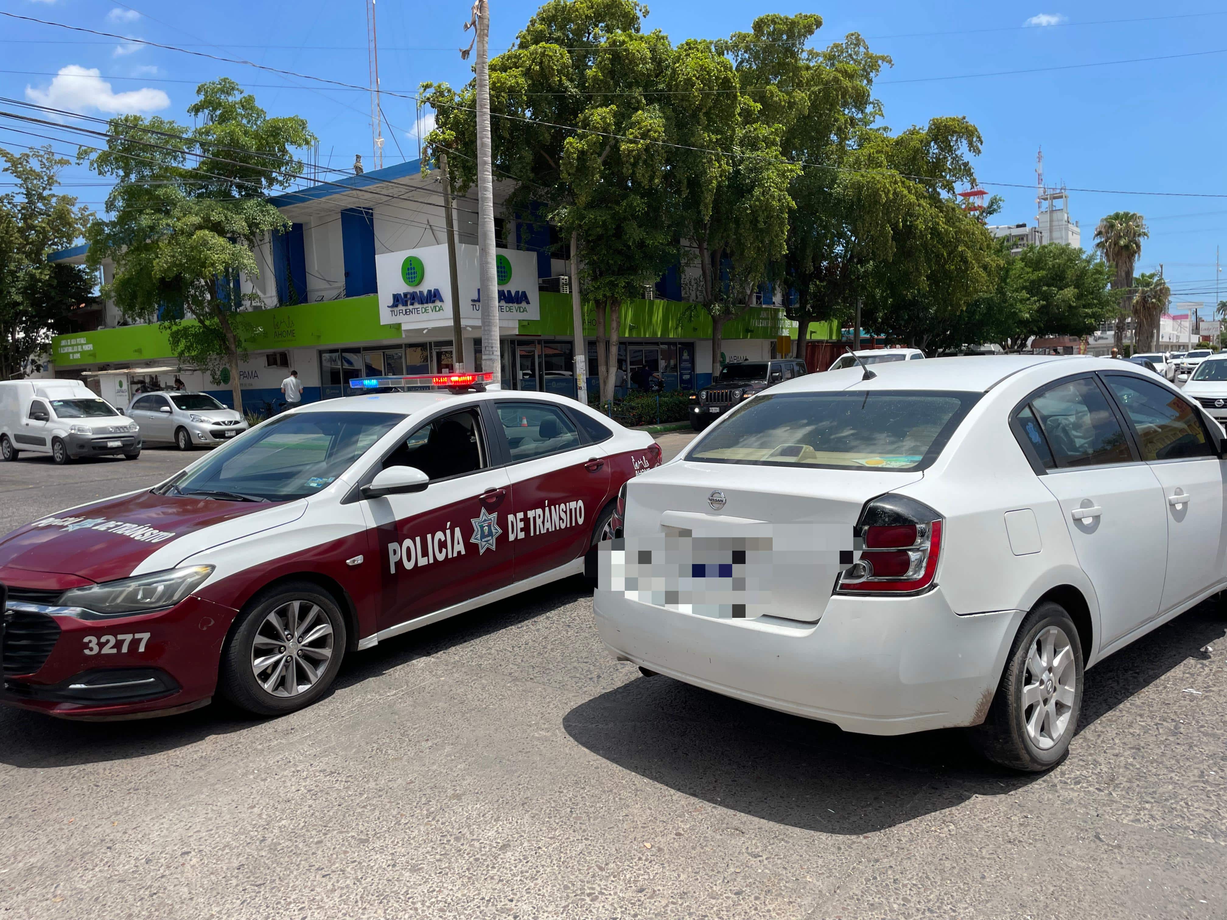 Carro que participó en un accidente tipo choque en Los Mochis