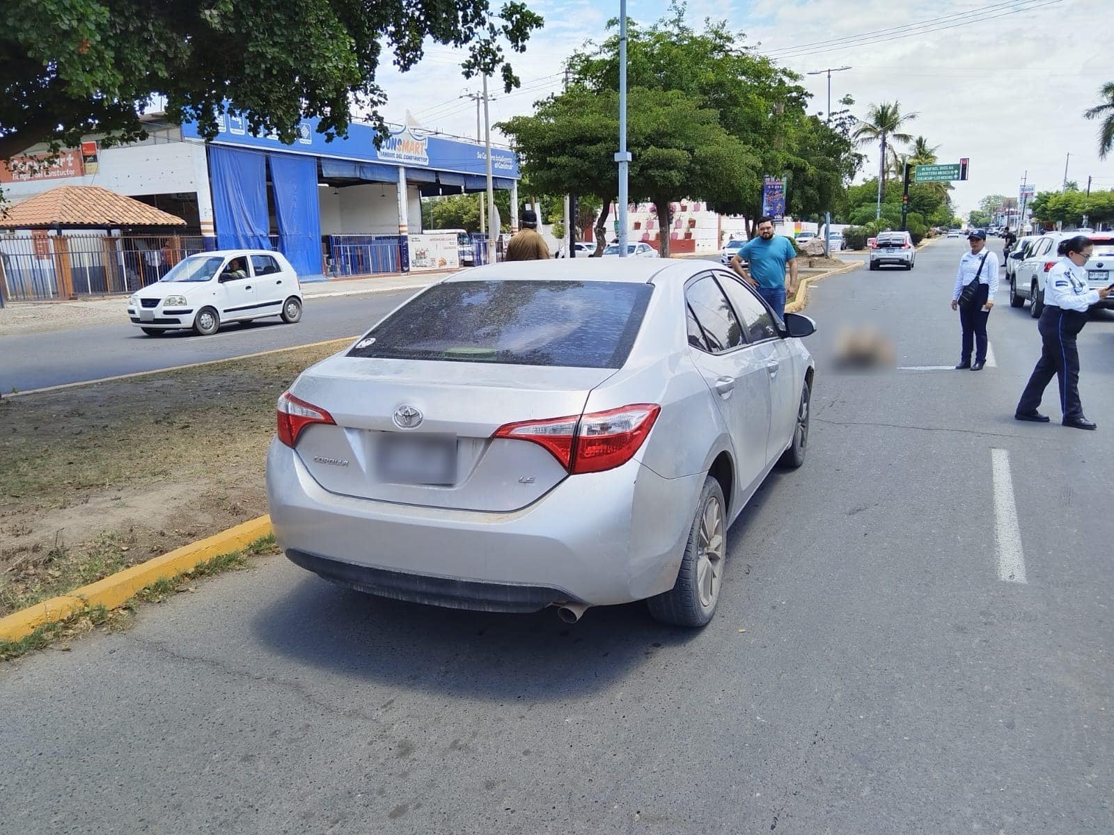 Carro que atropelló a don Humberto en Guasave