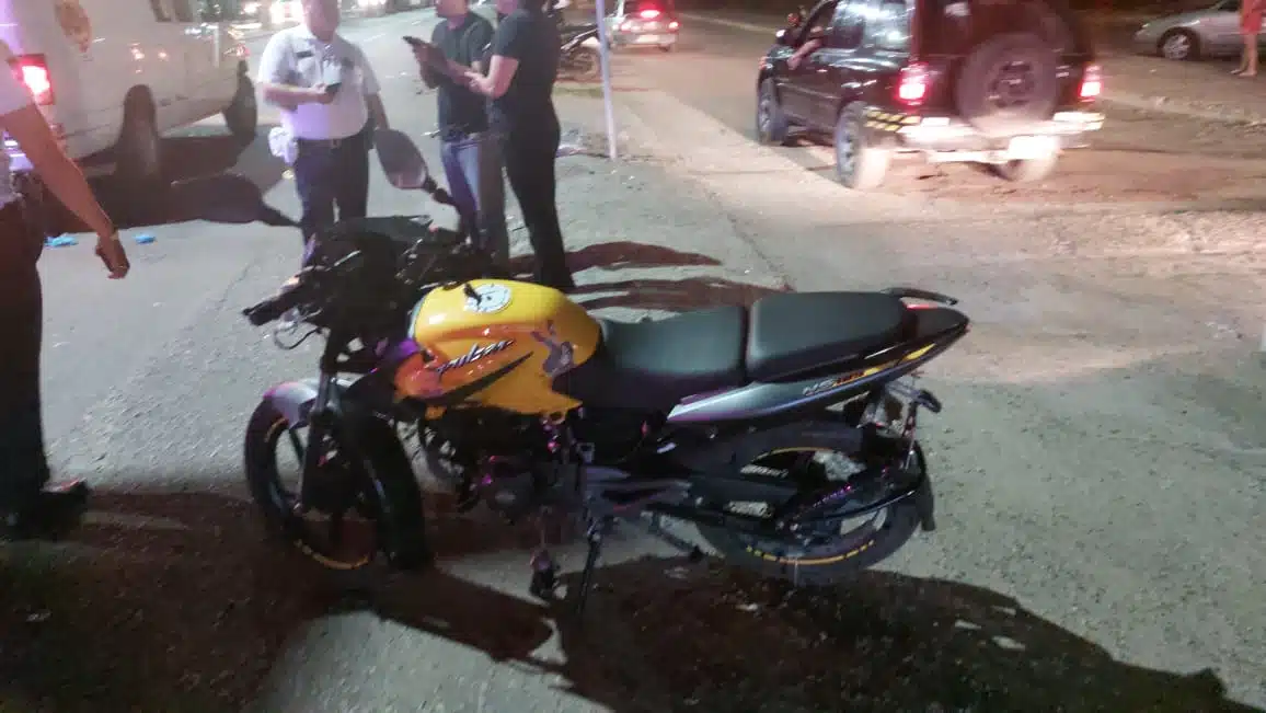 Motocicleta en la que viajaba el hombre que resultó gravemente herido