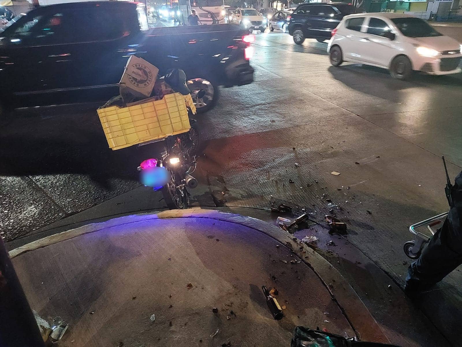 Bomberos Veteranos Mazatlán arribaron al lugar del accidente para atender a los heridos