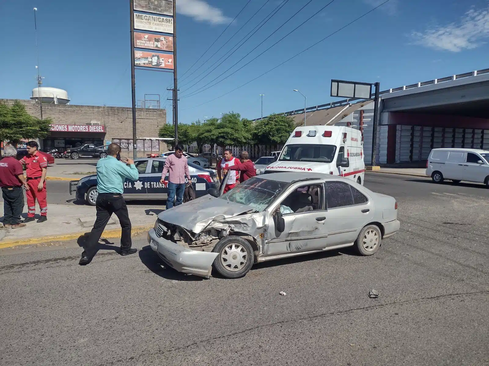 Accidente en Guasave deja como saldo 2 personas heridas