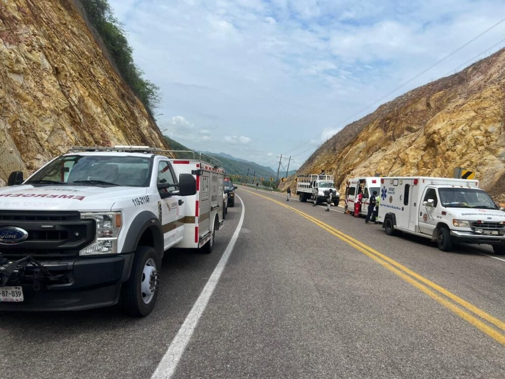 Volcadura en carretera Mazatlán-Durango