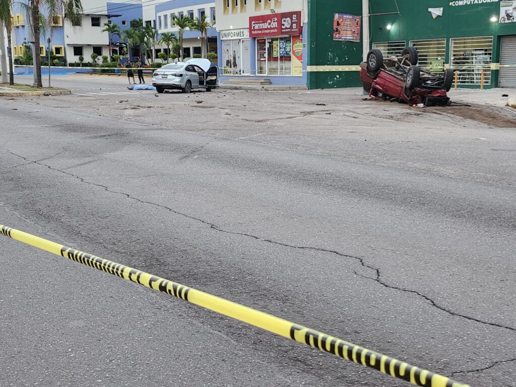 Accidente en el crucero del bulevar Lola Beltrán y Norma Corona Sapién en Culiacán