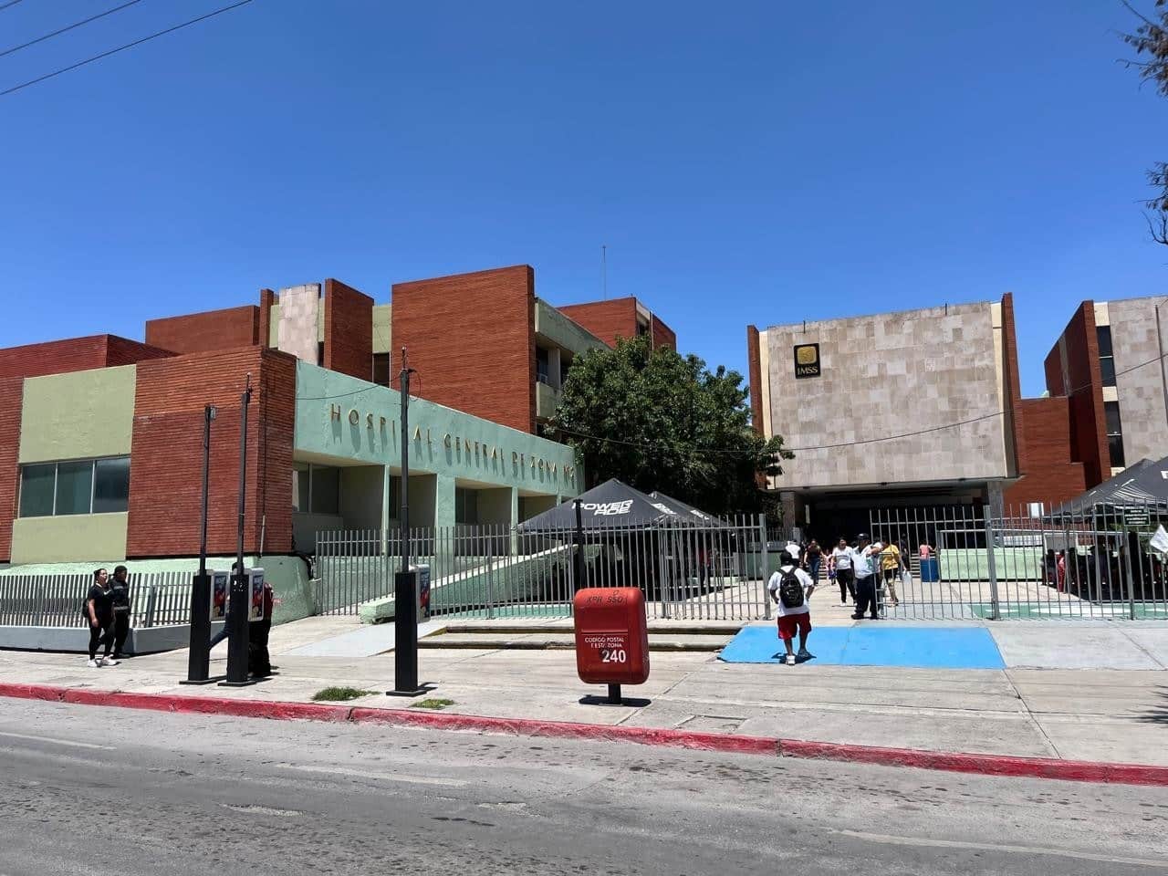 Acusan negligencia médica en IMSS de Coahuila; mujer dio a luz en el baño