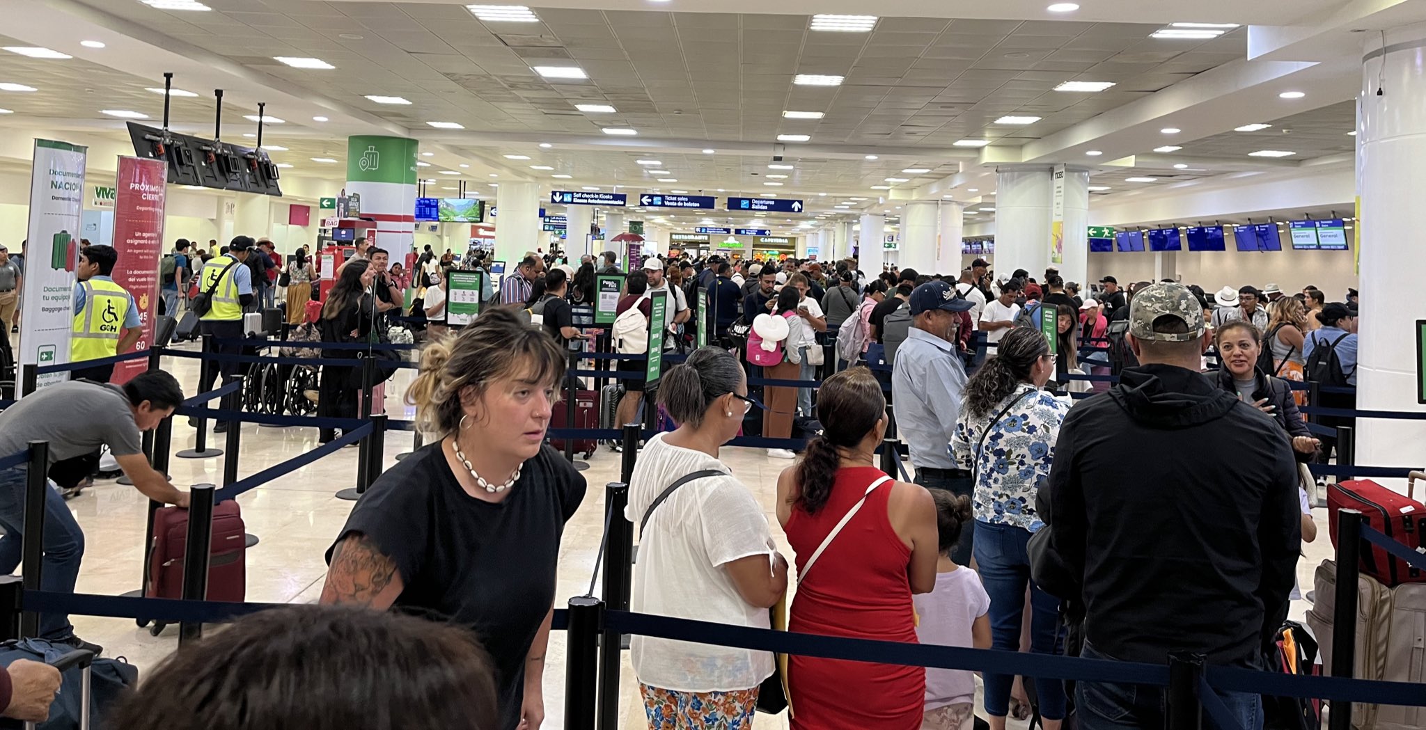 Aeropuertos de México colapsados