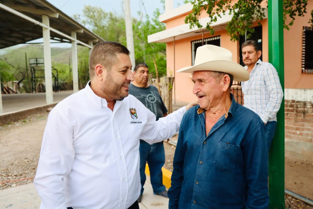 Alcalde entrega obra de pavimentación y alumbrado en Badiraguato