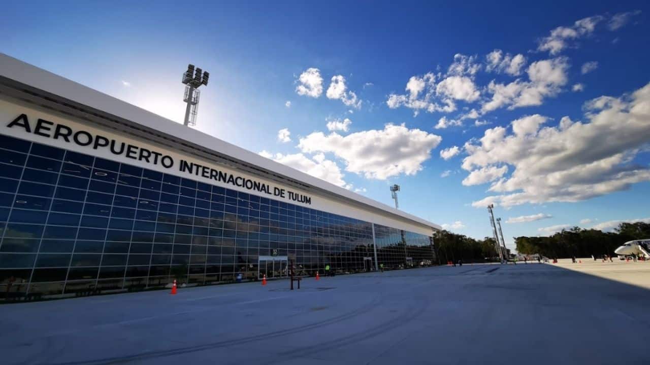 Anuncian reanudación de vuelos en el Aeropuerto Internacional de Tulum tras paso de Beryl