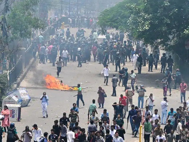 Aumenta la cifra de muertos en Bangladesh por protestas estudiantiles; van 105