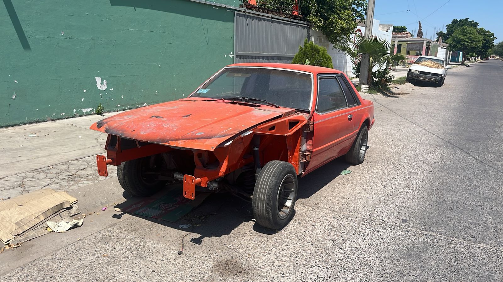Autos abandonados en la vía pública de Los Mochis