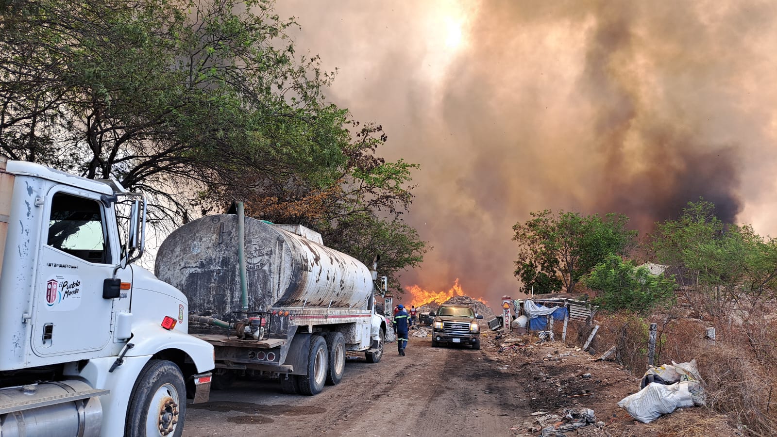 Basurón de Guamúchil arde en llamas
