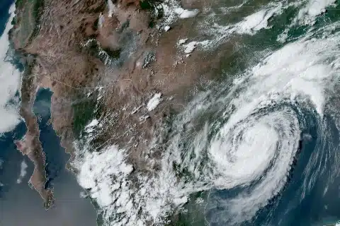 Beryl se degradó a depresión tropical sobre Texas, Estados Unidos