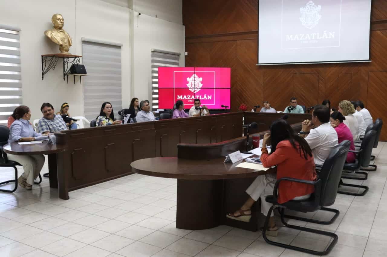 Regidores durante sesión de Cabildo de Mazatlán