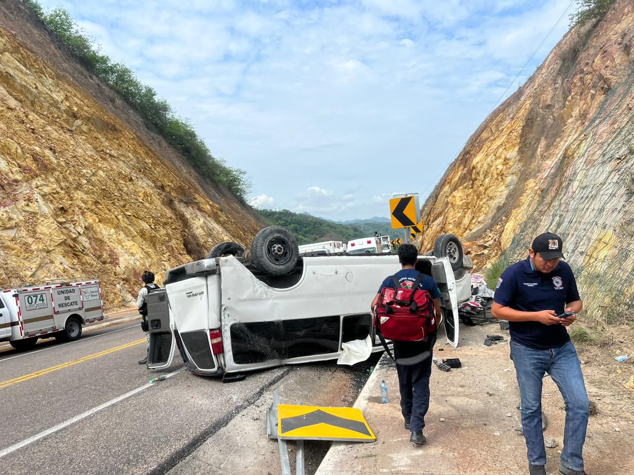Volcadura en carretera Mazatlán-Durango