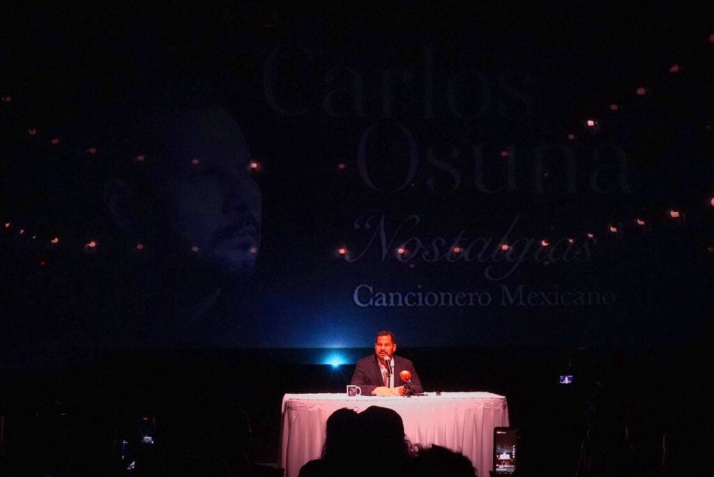 Carlos Osuna durante la presentación de su álbum
