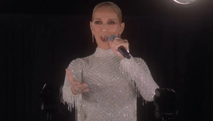 ¡Grandiosa! Céline Dion ilumina la inauguración de las olimpiadas 2024 con su impecable voz: VIDEO