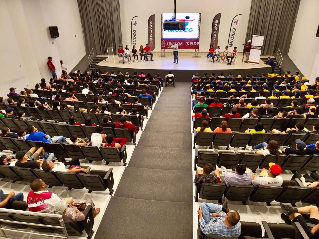 El Centro Cultural de Guasave fue sede de una magna conferencia motivacional