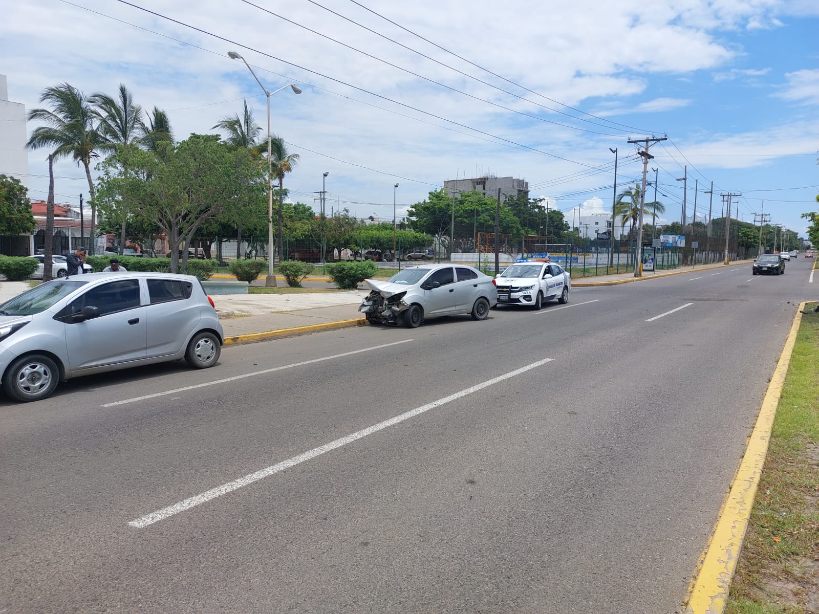 Choque entre vehículos por la calle Leonismo Internacional