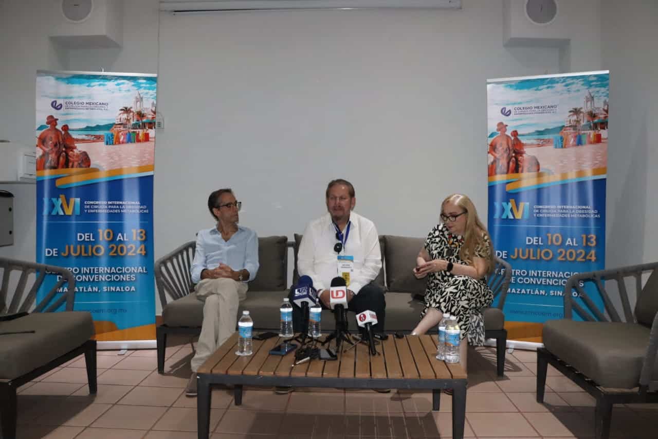 Personas en rueda de prensa