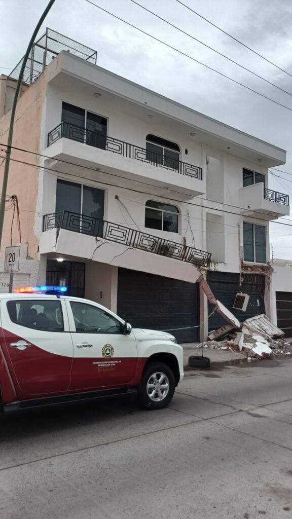 Colapsa balcón de departamentos en Culiacán 