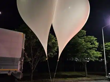 Continúan llegando globos con deshechos a Corea del Sur