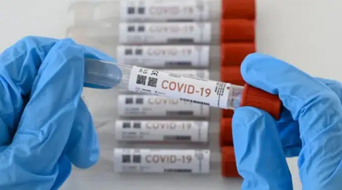 Covid-19 provoca mil 700 muertes a la semana, según la OMS