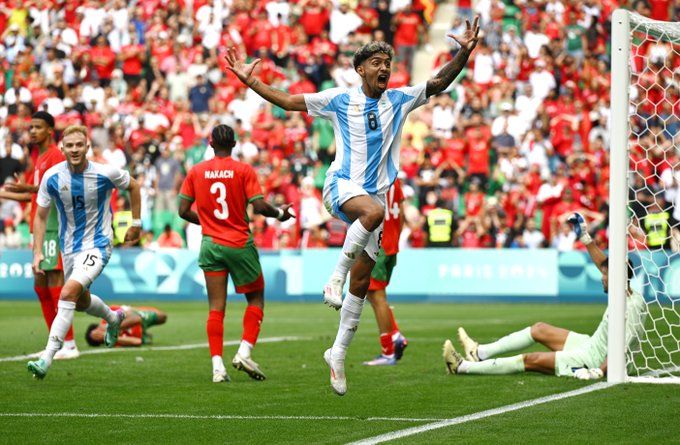 Cristian Medina metió el gol del empate a 2-2 para los argentinos
